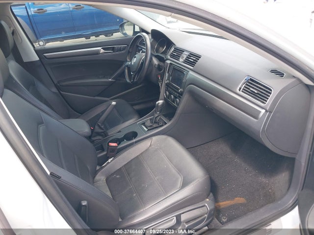 1VWDT7A33HC039005 Volkswagen Passat R-line W/comfort Pkg
