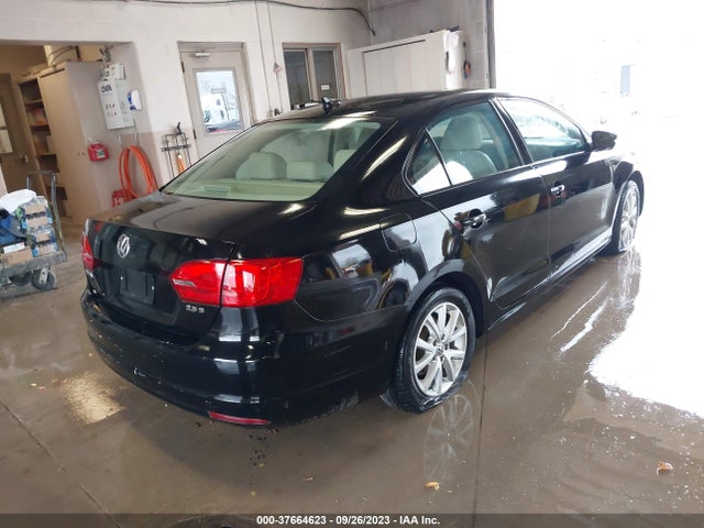 2011 VOLKSWAGEN JETTA SEDAN SE W/CONVENIENCE PZEV VIN: 3VWDZ7AJXBM027324