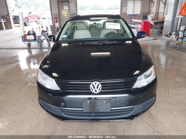 2011 VOLKSWAGEN JETTA SEDAN SE W/CONVENIENCE PZEV VIN: 3VWDZ7AJXBM027324