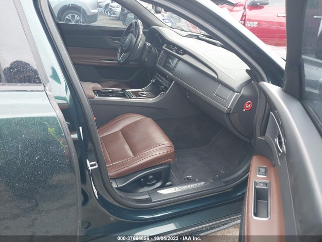 2016 JAGUAR XF SAJBF4BV1GCY07502 Photo 4