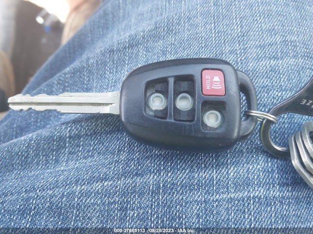 Toyota Rav4 Xle 2016 JTMWFREV9GJ068447 Image 11