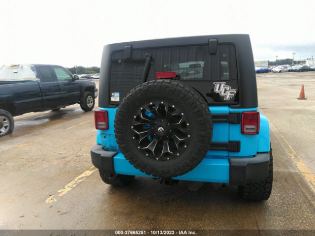 1C4BJWEG0HL600297 Jeep Wrangler Unlimited Sahara