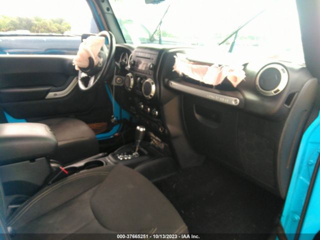 1C4BJWEG0HL600297 Jeep Wrangler Unlimited Sahara