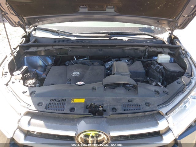 Toyota Highlander Le 2018 5TDBZRFH3JS842295 Image 10
