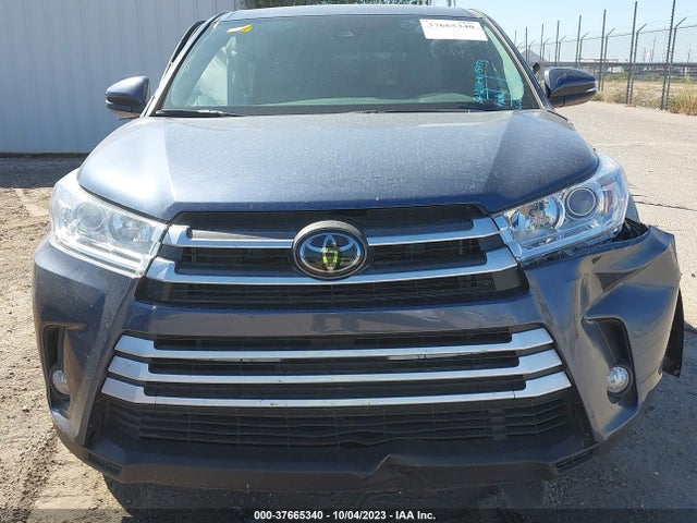 Toyota Highlander Le 2018 5TDBZRFH3JS842295 Image 12