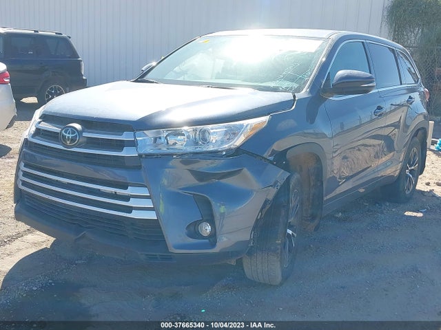 Toyota Highlander Le 2018 5TDBZRFH3JS842295 Image 2