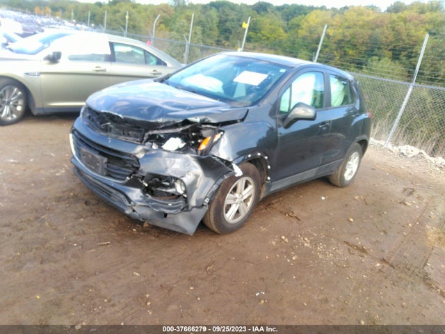 Chevrolet TRAX LS 2019 3GNCJKSBXKL380840 Image 2
