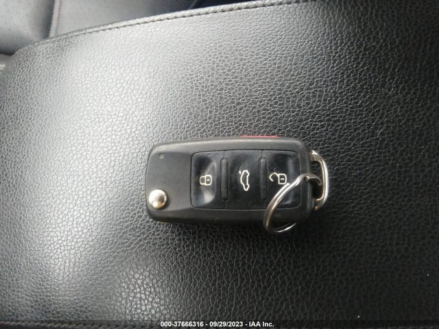 3VWDB7AJ8JM255471 Volkswagen Jetta 1.4t Se/1.4t Wolfsburg Edition