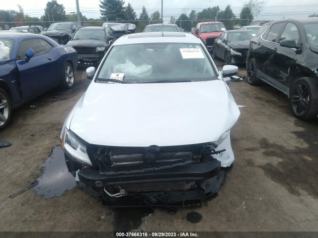3VWDB7AJ8JM255471 Volkswagen Jetta 1.4t Se/1.4t Wolfsburg Edition