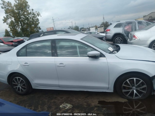 3VWDB7AJ8JM255471 Volkswagen Jetta 1.4t Se/1.4t Wolfsburg Edition