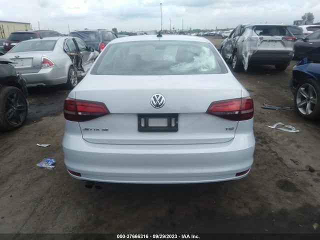 3VWDB7AJ8JM255471 Volkswagen Jetta 1.4t Se/1.4t Wolfsburg Edition