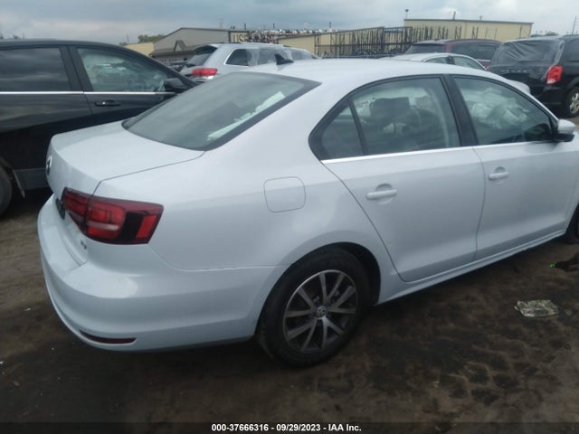 3VWDB7AJ8JM255471 Volkswagen Jetta 1.4t Se/1.4t Wolfsburg Edition