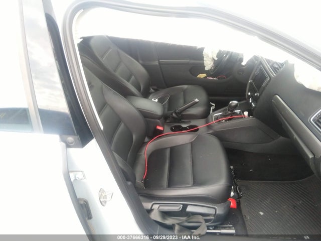 3VWDB7AJ8JM255471 Volkswagen Jetta 1.4t Se/1.4t Wolfsburg Edition