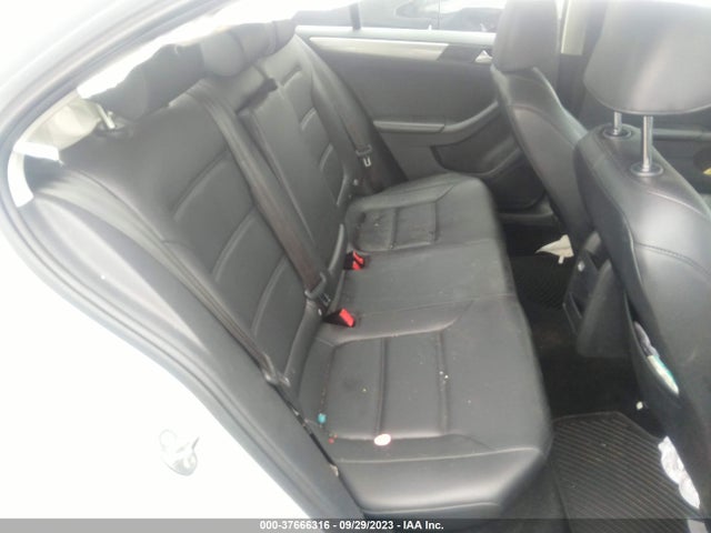 3VWDB7AJ8JM255471 Volkswagen Jetta 1.4t Se/1.4t Wolfsburg Edition