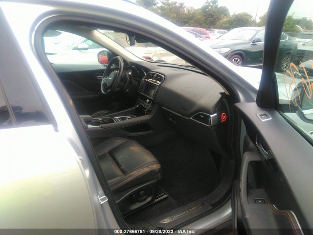 2017 JAGUAR F-PACE SADCK2BN4HA088010 Photo 4