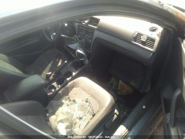 1VWAT7A33EC099610 Volkswagen Passat Wolfsburg Ed
