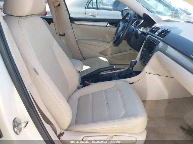 1VWAT7A31FC076120 Volkswagen Passat 1.8t Limited Edition