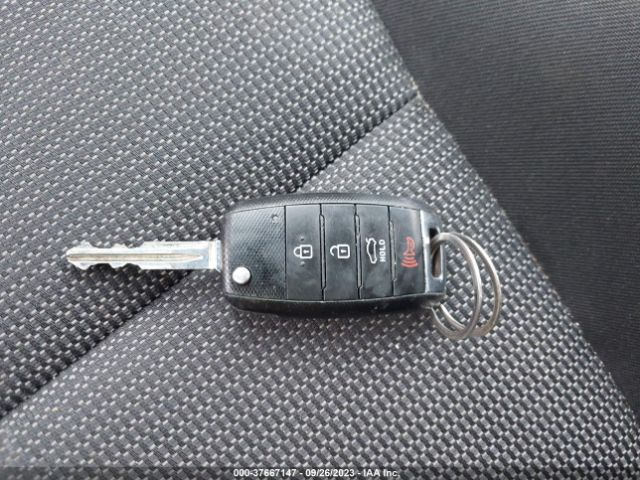 3KPFK4A70HE140639 KIA FORTE LX
