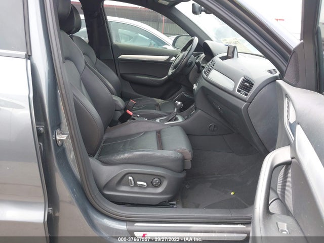 WA1GCCFS1HR007864 Audi Q3 Prestige
