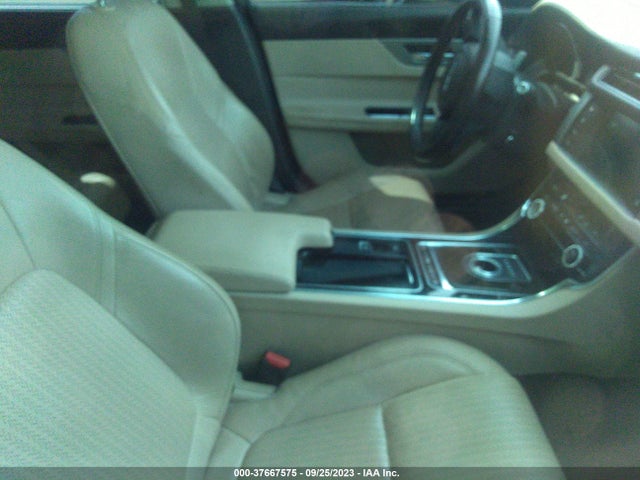 2016 JAGUAR XF SAJBE4BVXGCY10482 Photo 4