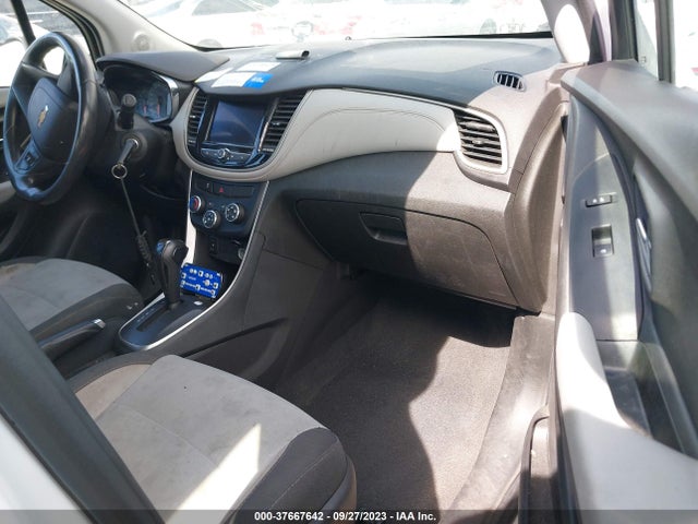 Chevrolet TRAX LS 2020 3GNCJKSB1LL257364 Image 5