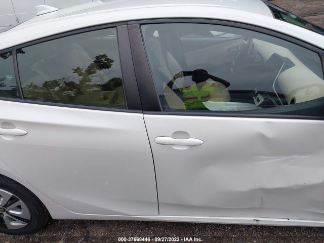Toyota Prius Four 2016 JTDKARFU9G3511820 Image 13