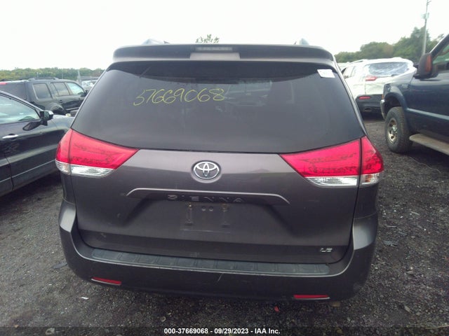 2014 TOYOTA SIENNA LE VIN: 5TDKK3DC2ES484816