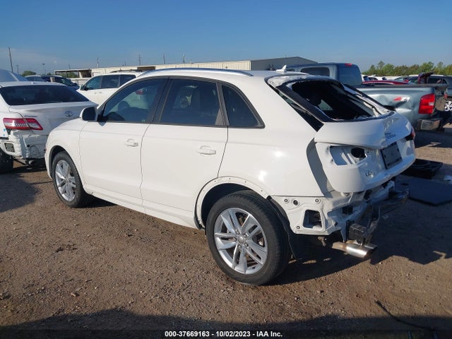 WA1BCCFS0HR015447 Audi Q3 2.0t Premium