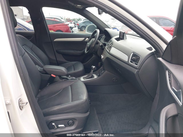 WA1BCCFS0HR015447 Audi Q3 2.0t Premium