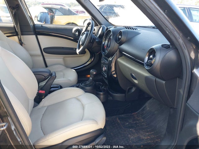 2016 MINI COOPER COUNTRYMAN WMWZC5C58GWU04221 Photo 4