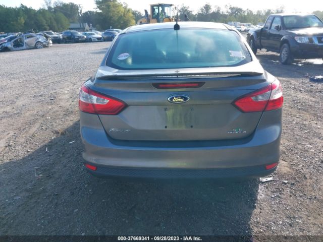 1FADP3F25EL351571 Ford FOCUS SE