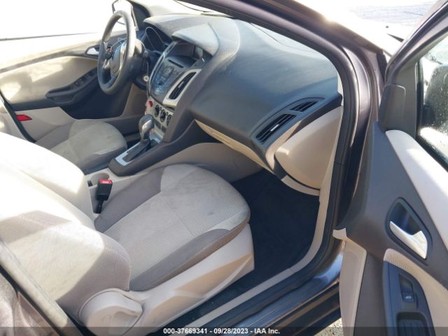 1FADP3F25EL351571 Ford FOCUS SE