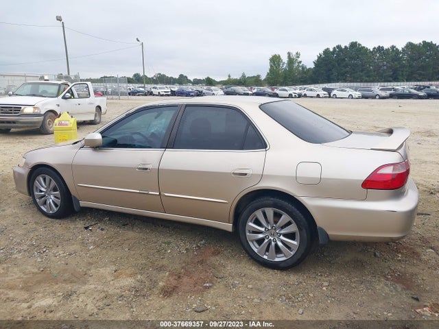 2000 HONDA ACCORD SDN EX W/LEATHER VIN: 1HGCG1659YA084764
