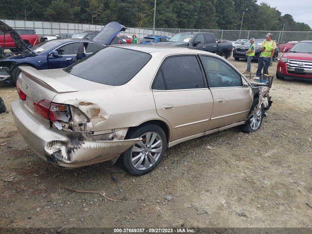 2000 HONDA ACCORD SDN EX W/LEATHER VIN: 1HGCG1659YA084764