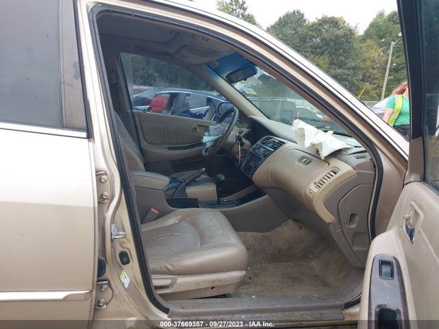 2000 HONDA ACCORD SDN EX W/LEATHER VIN: 1HGCG1659YA084764