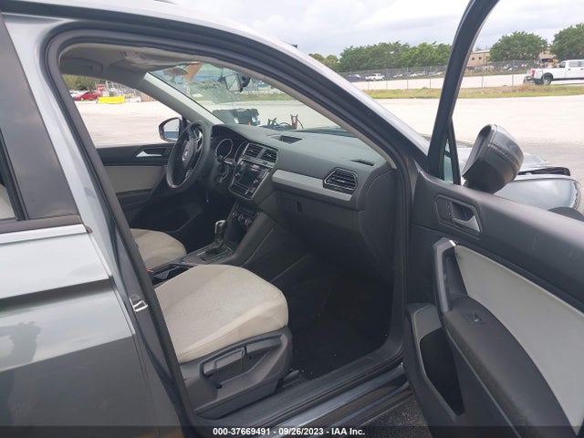3VV1B7AX9KM079138 Volkswagen TIGUAN S