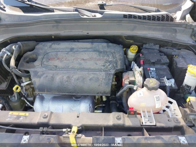 ZACCJABT6FPB98867 Jeep Renegade Latitude