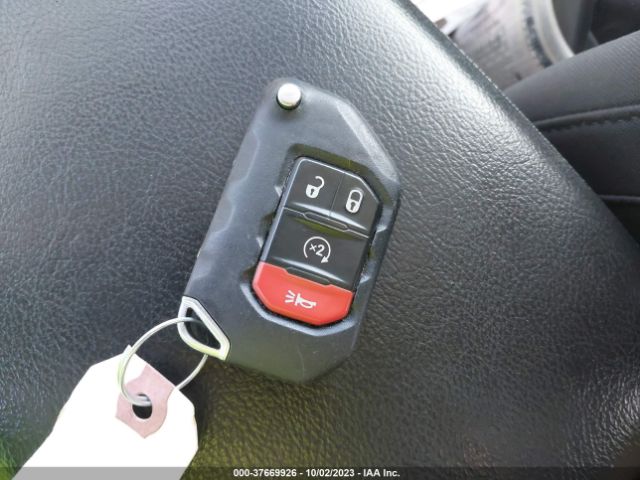 1C4HJXDG7JW128427 Jeep Wrangler Unlimited Sport S
