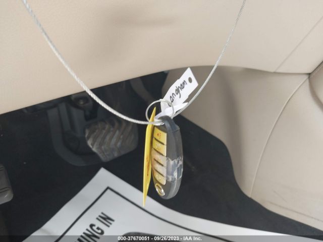 JN8AT2MT8HW380200 Nissan Rogue Sl