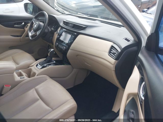 JN8AT2MT8HW380200 Nissan Rogue Sl