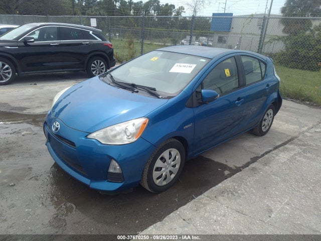 Toyota Prius C One/three/two/four 2014 JTDKDTB3XE1561619 Image 2
