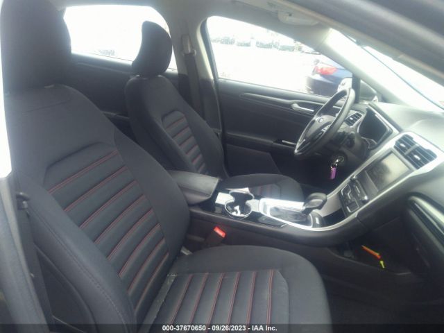 3FA6P0T91GR220991 Ford FUSION SE