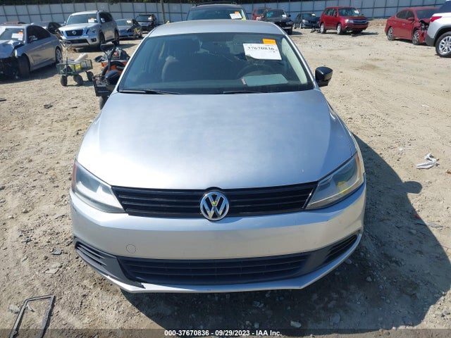 3VW2K7AJ9EM408534 Volkswagen Jetta 2.0l S