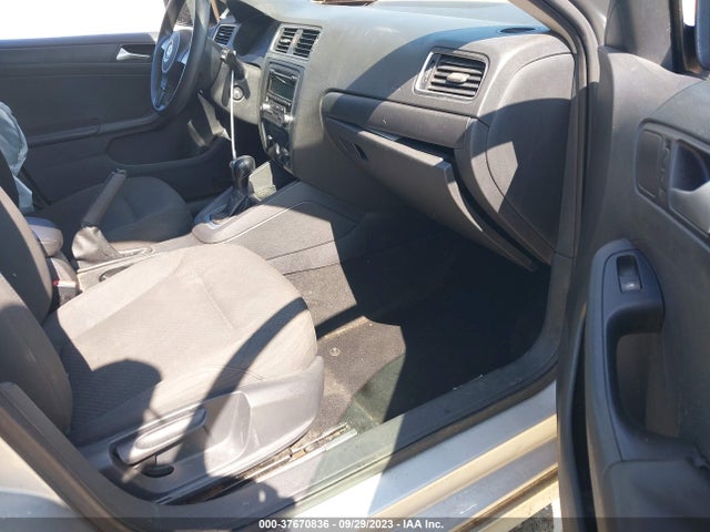 3VW2K7AJ9EM408534 Volkswagen Jetta 2.0l S