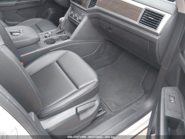 2018 VOLKSWAGEN ATLAS 1V2LR2CA6JC551387 Photo 4
