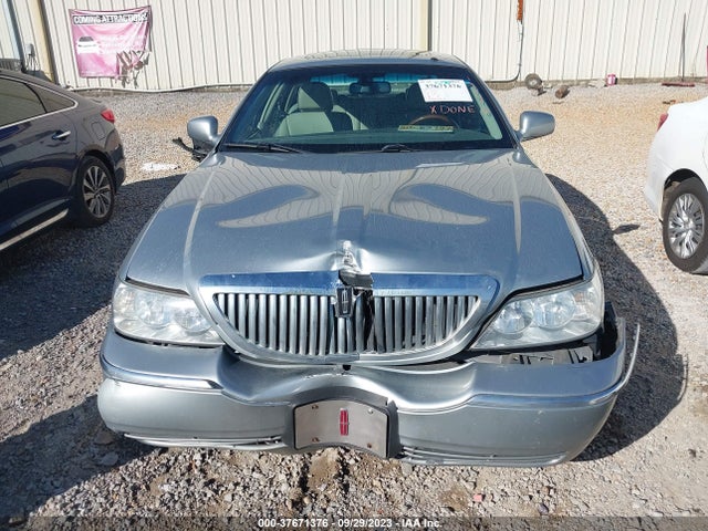 2006 LINCOLN TOWN CAR DESIGNER SERIES VIN: 1LNHM83V56Y609877