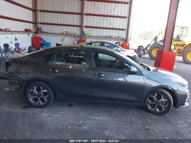 2021 KIA FORTE LXS VIN: 3KPF24AD8ME352253