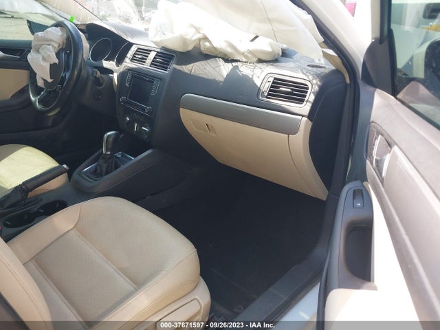 3VWDB7AJXHM309184 Volkswagen Jetta 1.4t Se