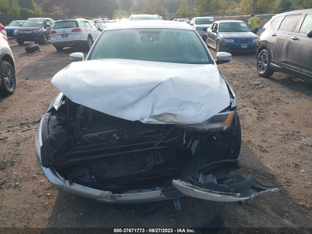 3VWB17AJ2EM375976 Volkswagen Jetta Sedan Se W/connectivity/sunroof