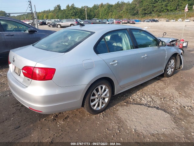 3VWB17AJ2EM375976 Volkswagen Jetta Sedan Se W/connectivity/sunroof
